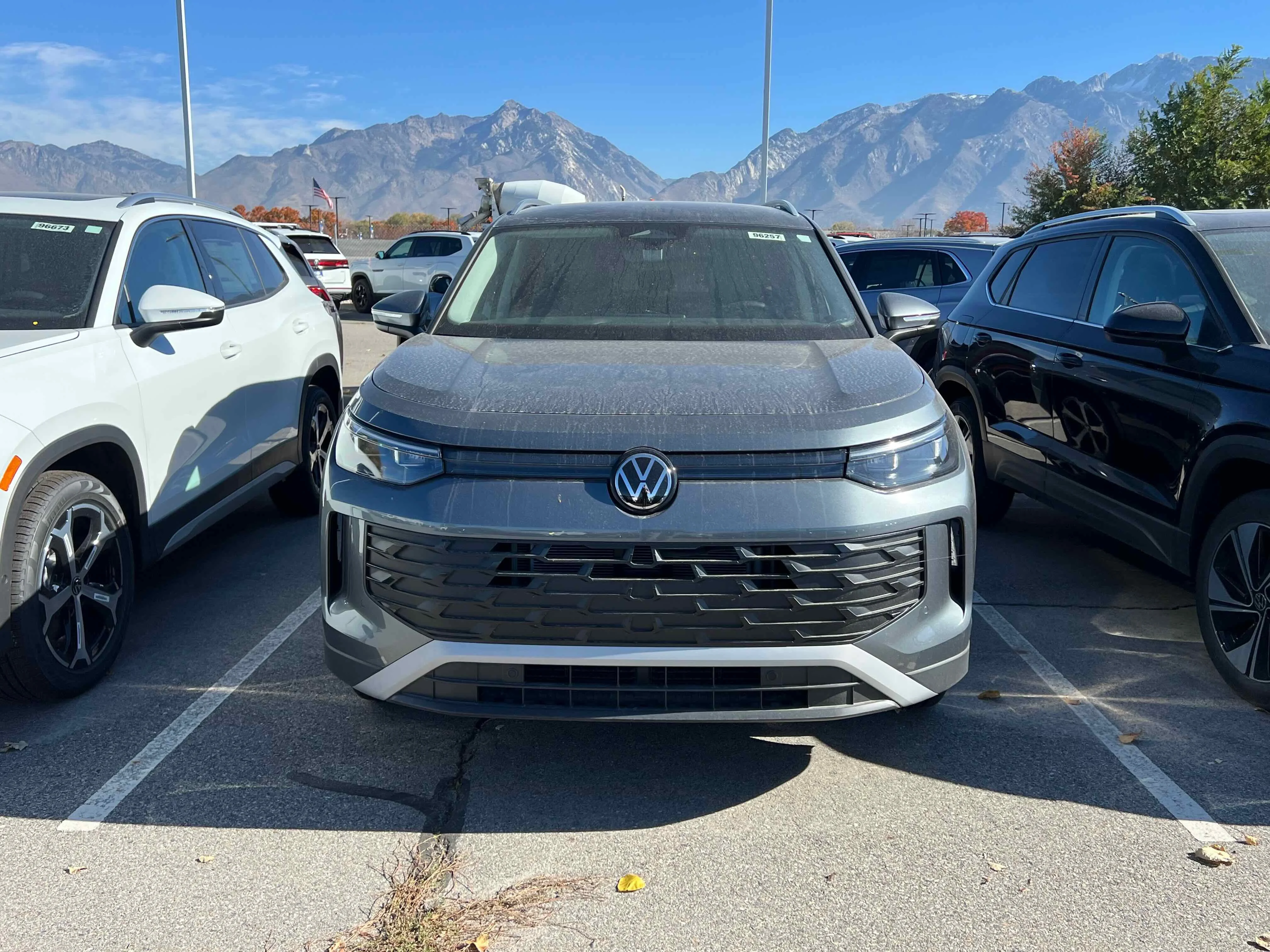 New 2025 Platinum Gray Volkswagen SE image 5