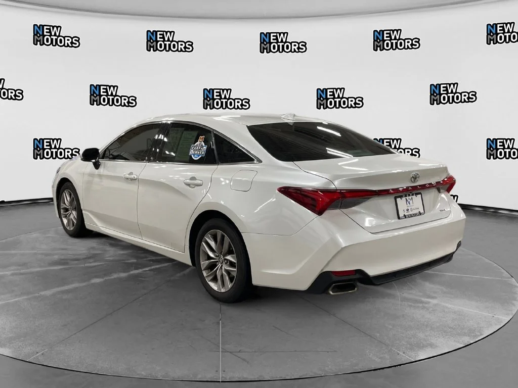 Used 2021 Pearl Toyota XLE image 3