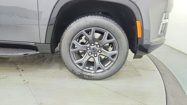 New 2026 Baltic-Gray Metallic Clear-Coat Exterior Paint Jeep Limited Altitude image 15