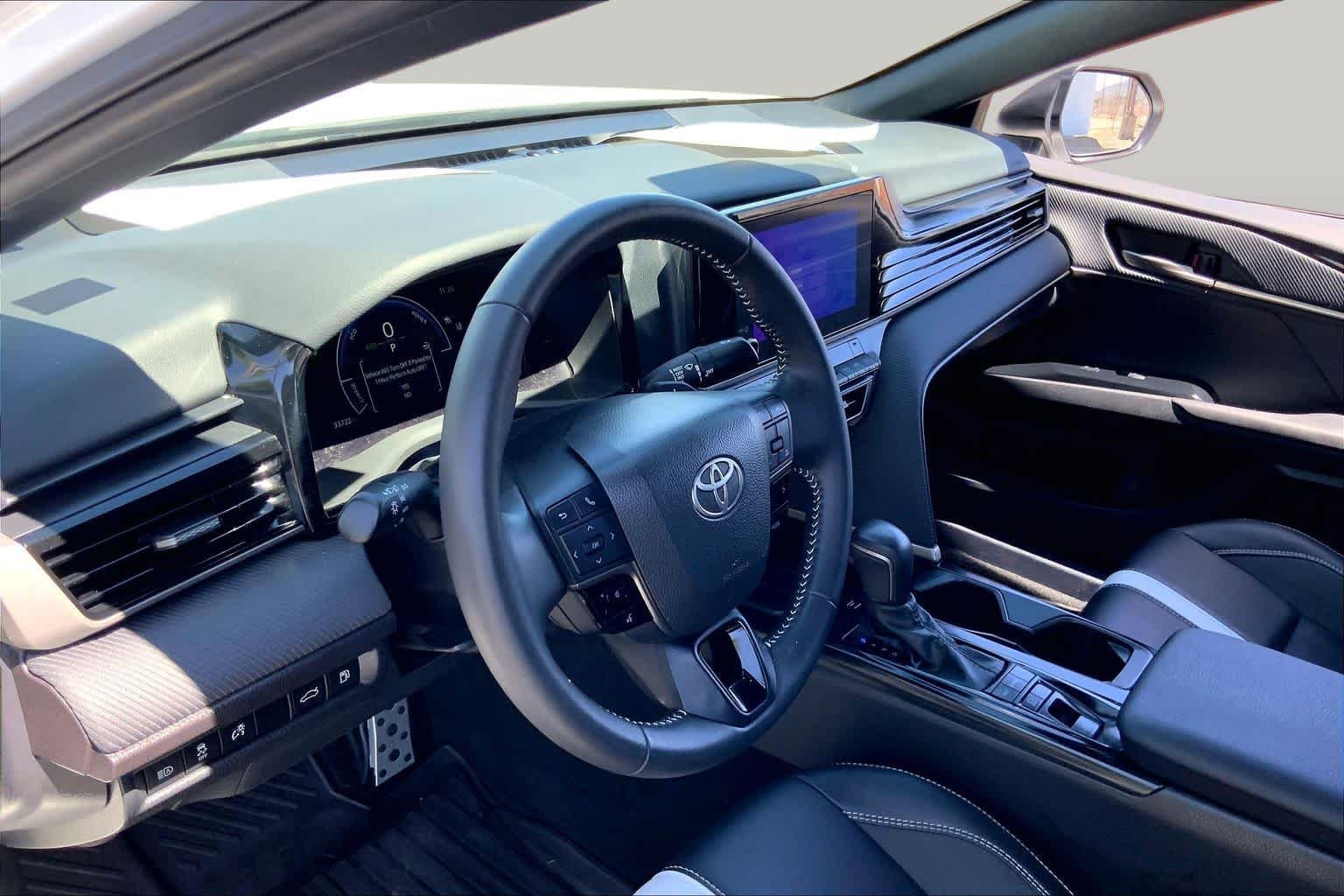 Certified Used 2025 Ice Cap Toyota SE image 15