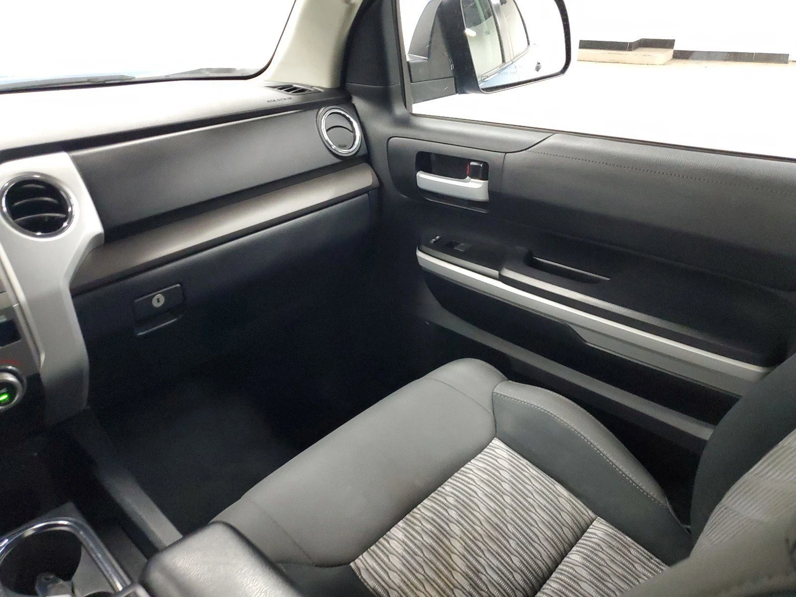 Used 2020 Cavalry Blue Toyota SR5 image 15