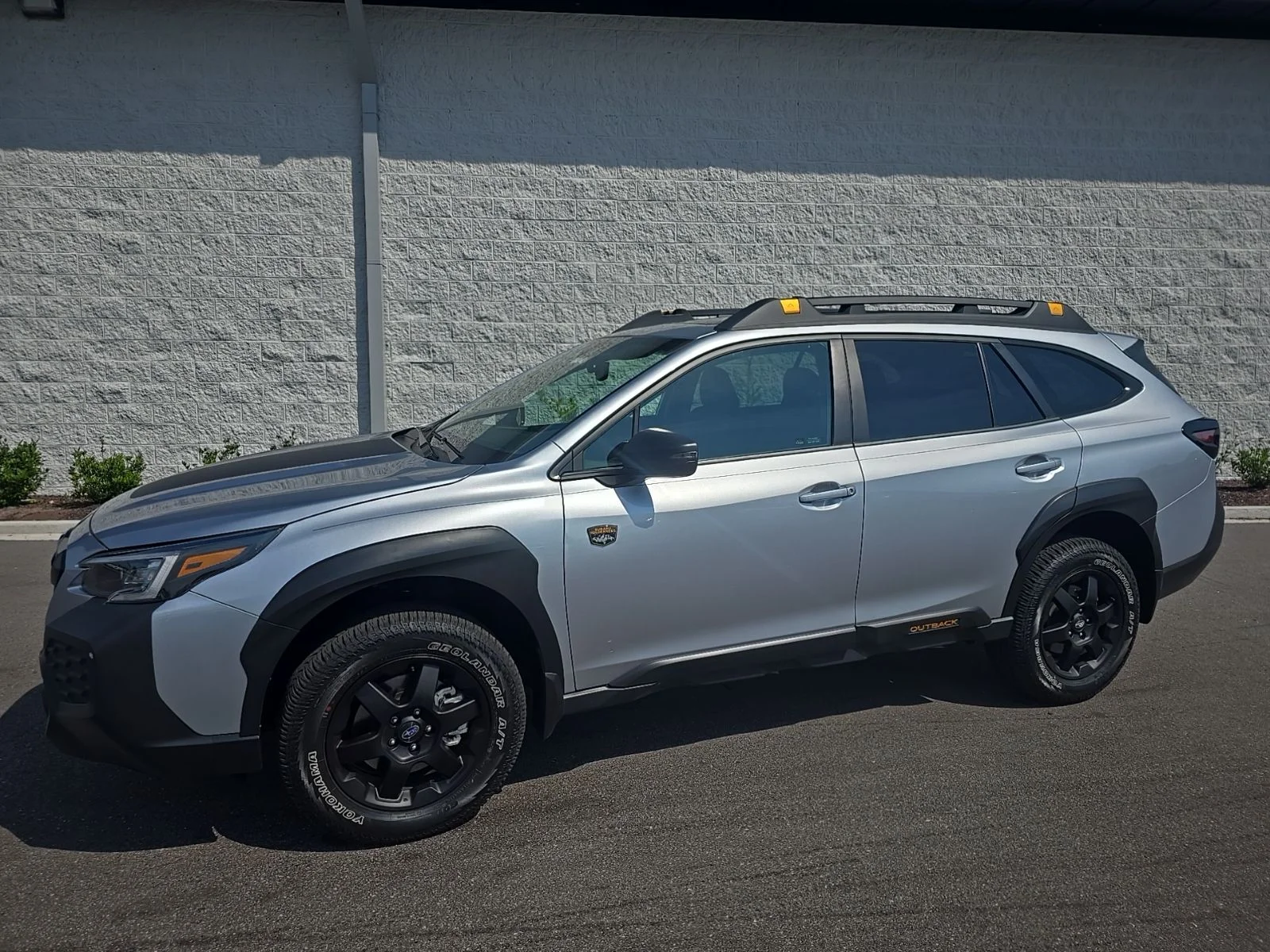 Used 2025 Ice Silver Metallic Subaru Wilderness image 9