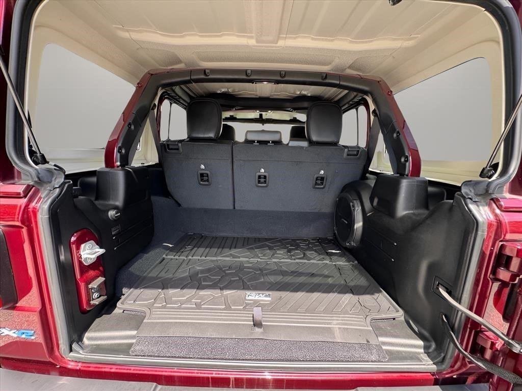 Used 2022 Snazzberry Pearlcoat Jeep Unlimited Sahara image 12