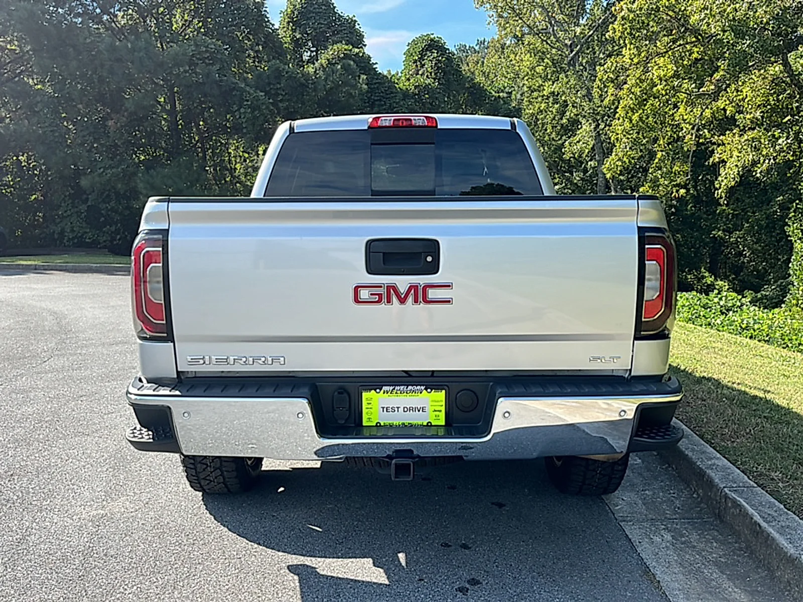 Used 2018 Quicksilver Metallic GMC SLT image 17