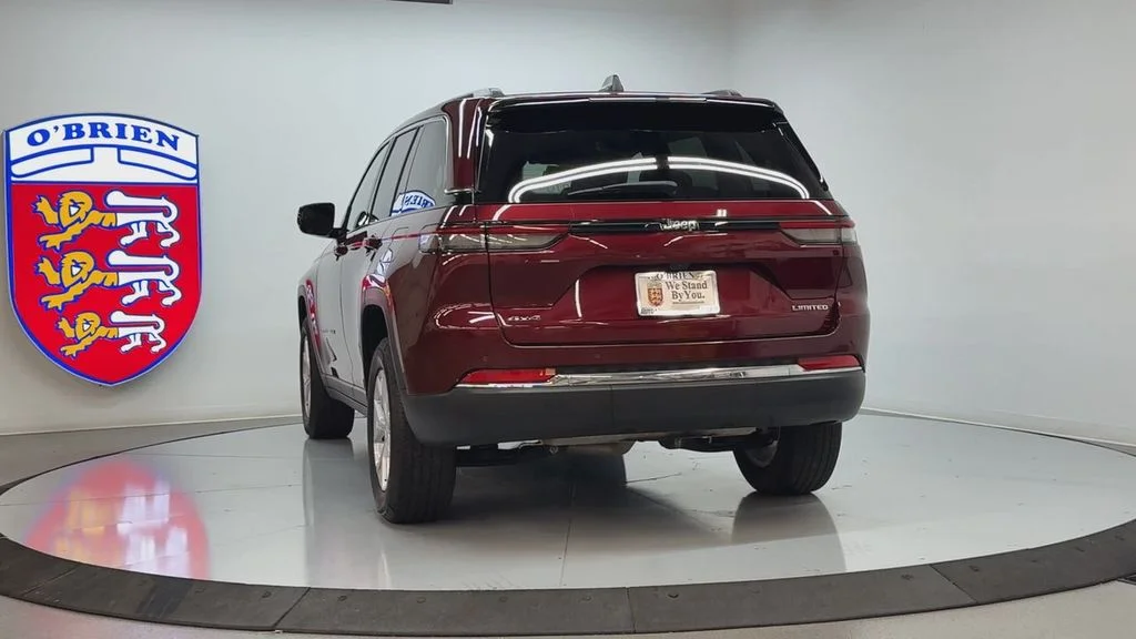 Used 2023 Velvet Jeep Limited image 6