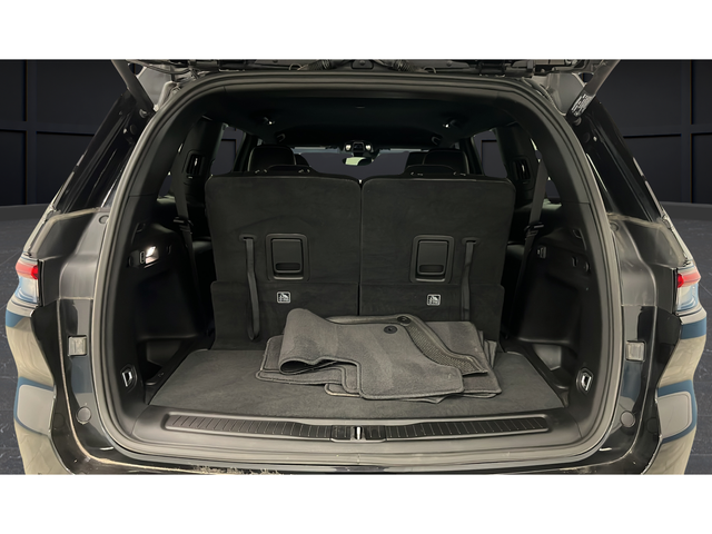Used 2024 Diamond Black Crystal Pearlcoat Jeep Limited image 26