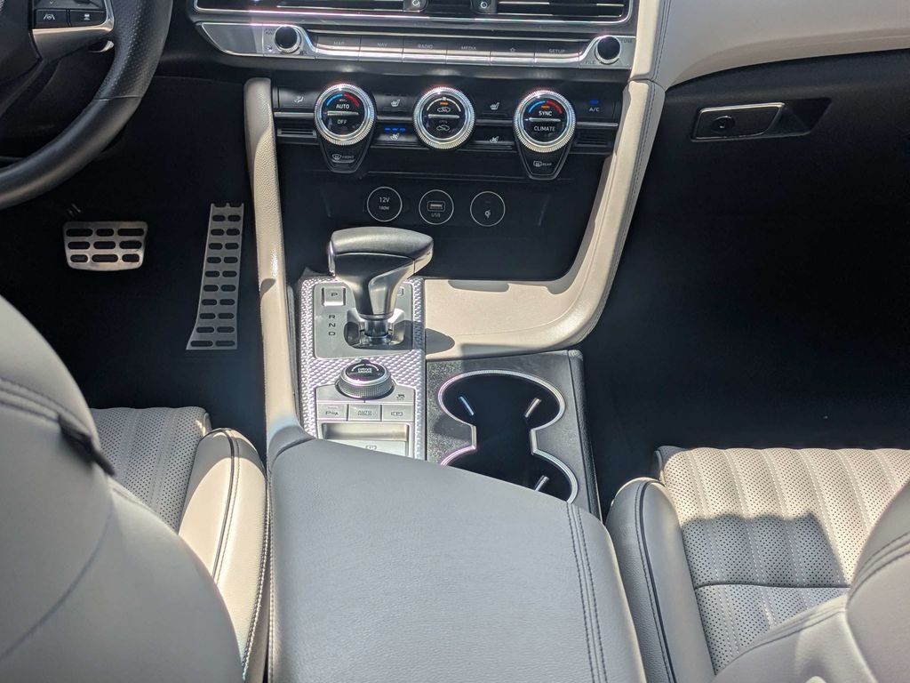 Used 2023 White Genesis 2.0T image 18