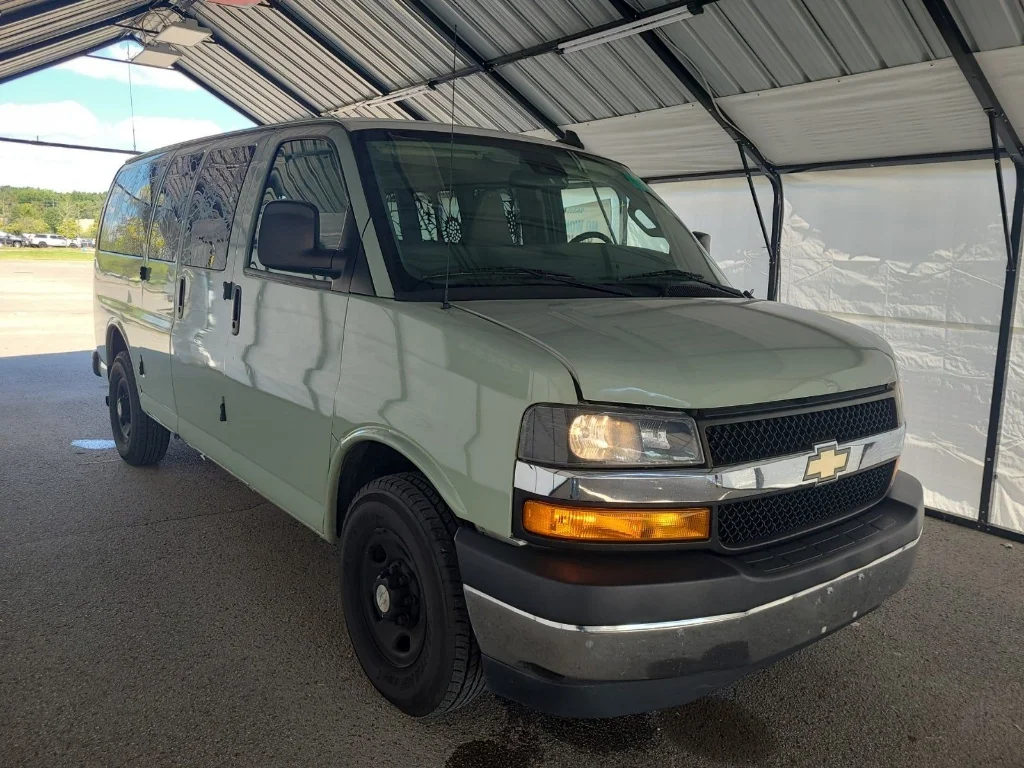 Used 2019 Summit White Chevrolet LT image 3