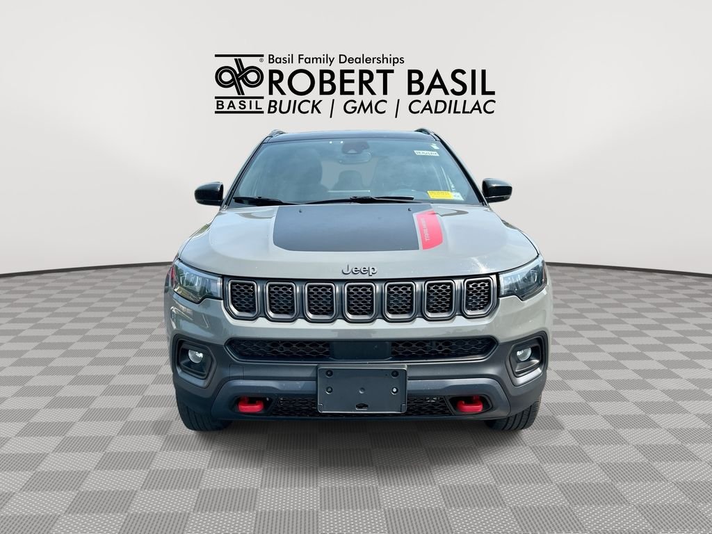 Used 2024 Gray Jeep Trailhawk image 3