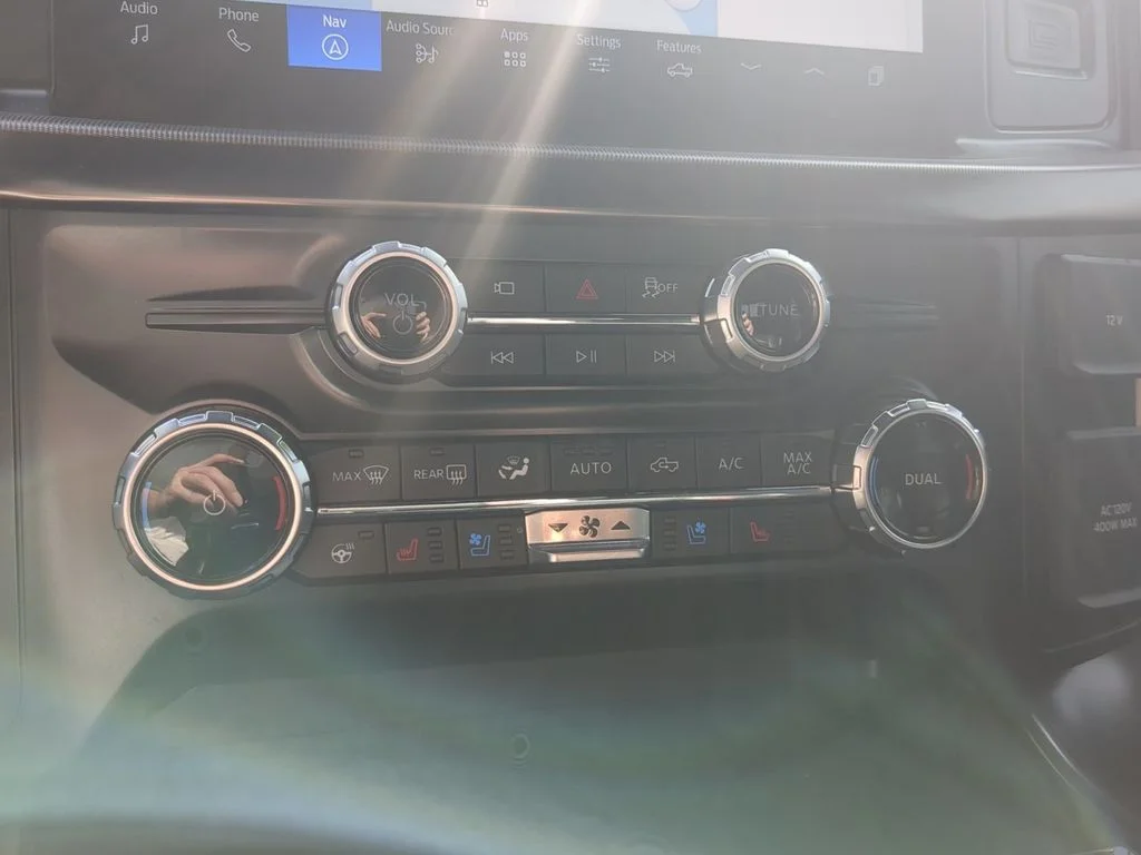 Used 2025  Ford Lariat image 25