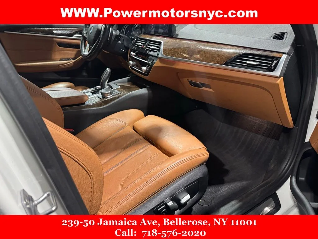 Used 2019 White BMW 540i xDrive image 25