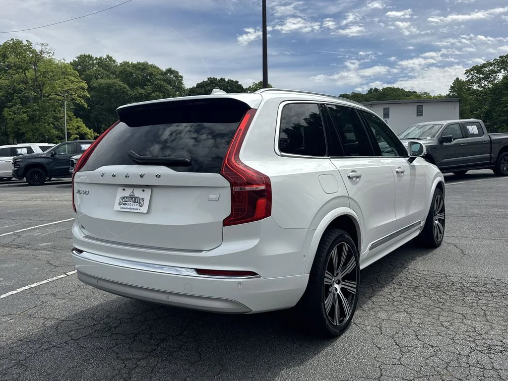 Used 2022 White Volvo T8 Inscription 7 Passenger image 7