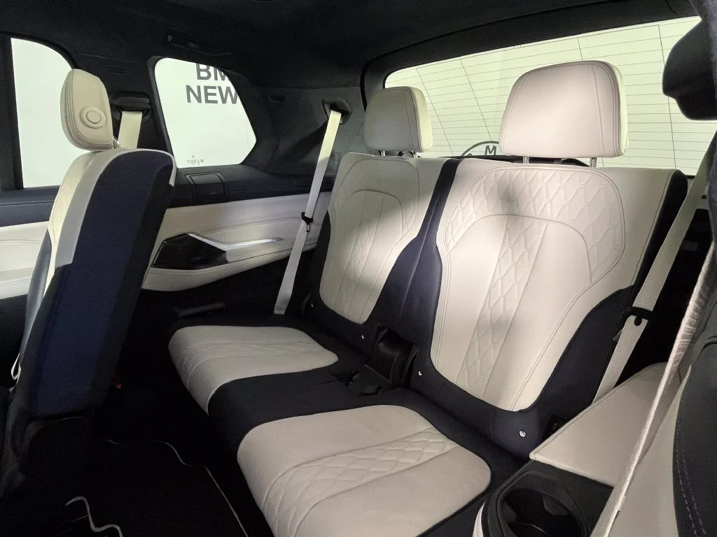 Used 2021 Blue BMW xDrive40i image 23