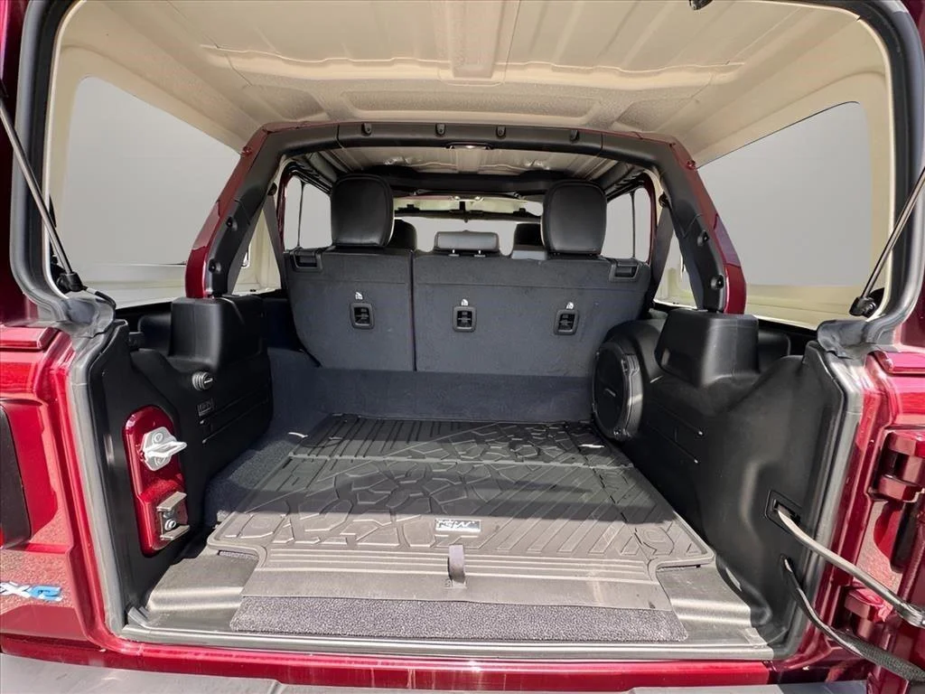 Used 2022 Snazzberry Pearlcoat Jeep Unlimited Sahara image 12