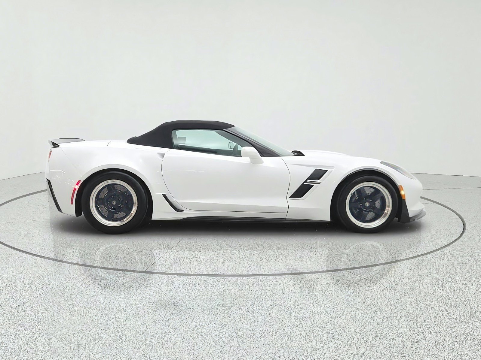 Used 2017 Arctic White Chevrolet 2dr Grand Sport Conv w/3LT image 4