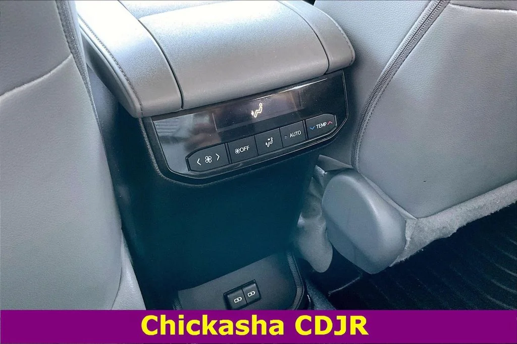 2022 Toyota Highlander XLE - Photo 10