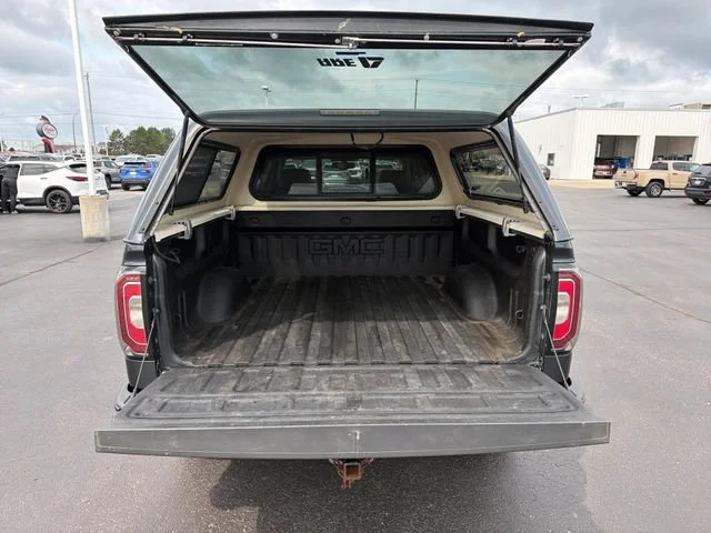 Used 2018 DARK SLATE METALLIC GMC SLT image 26