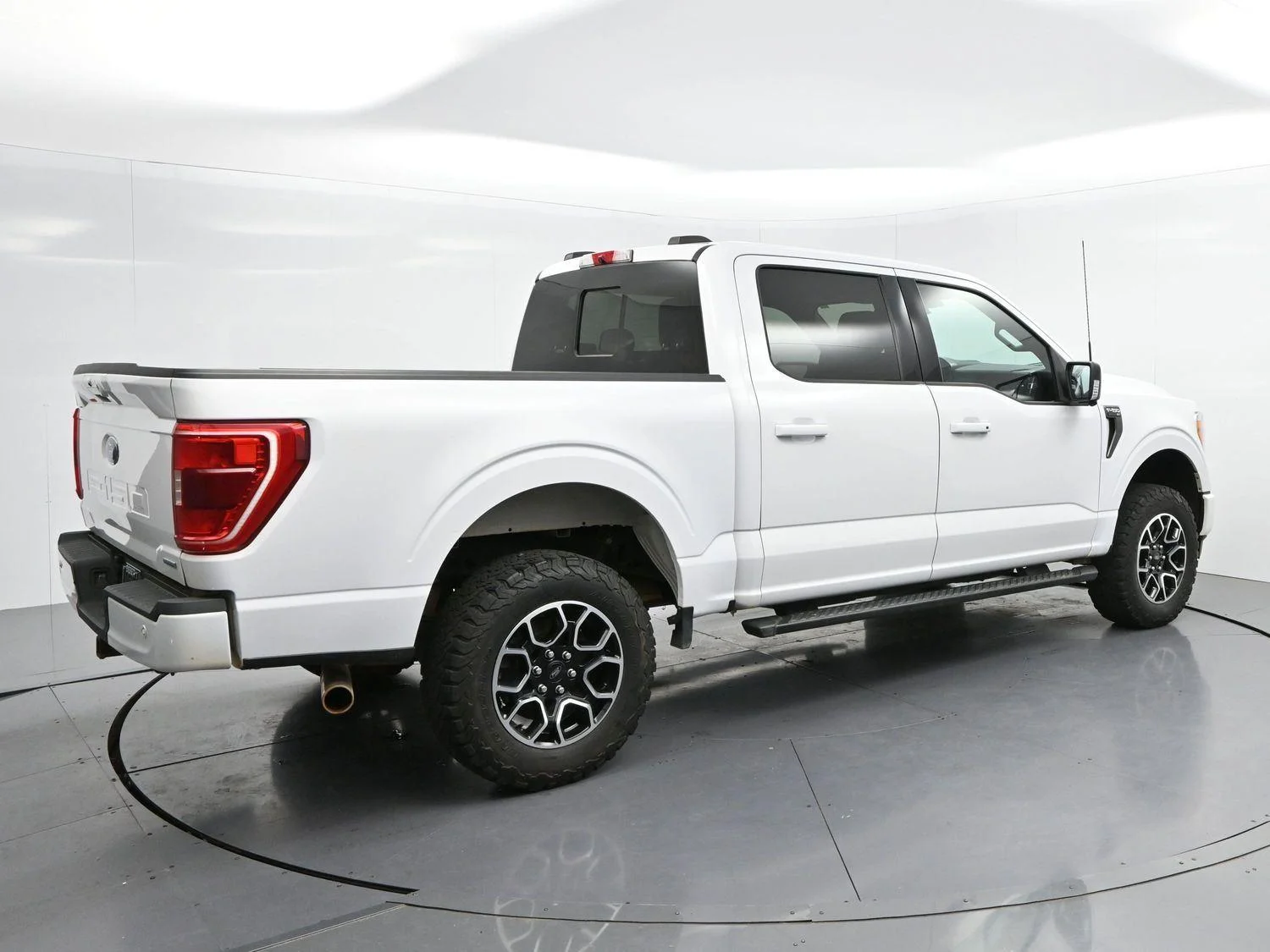 Used 2022 Oxford White Ford XL image 7