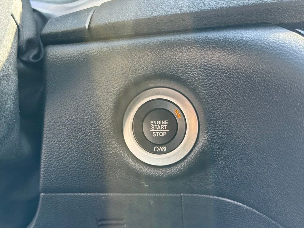 Used 2025 White Chrysler Select image 25