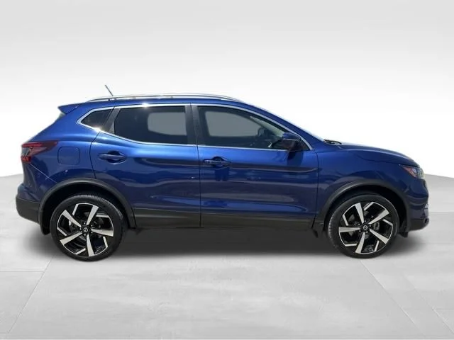 Used 2020 Blue Nissan SL image 2