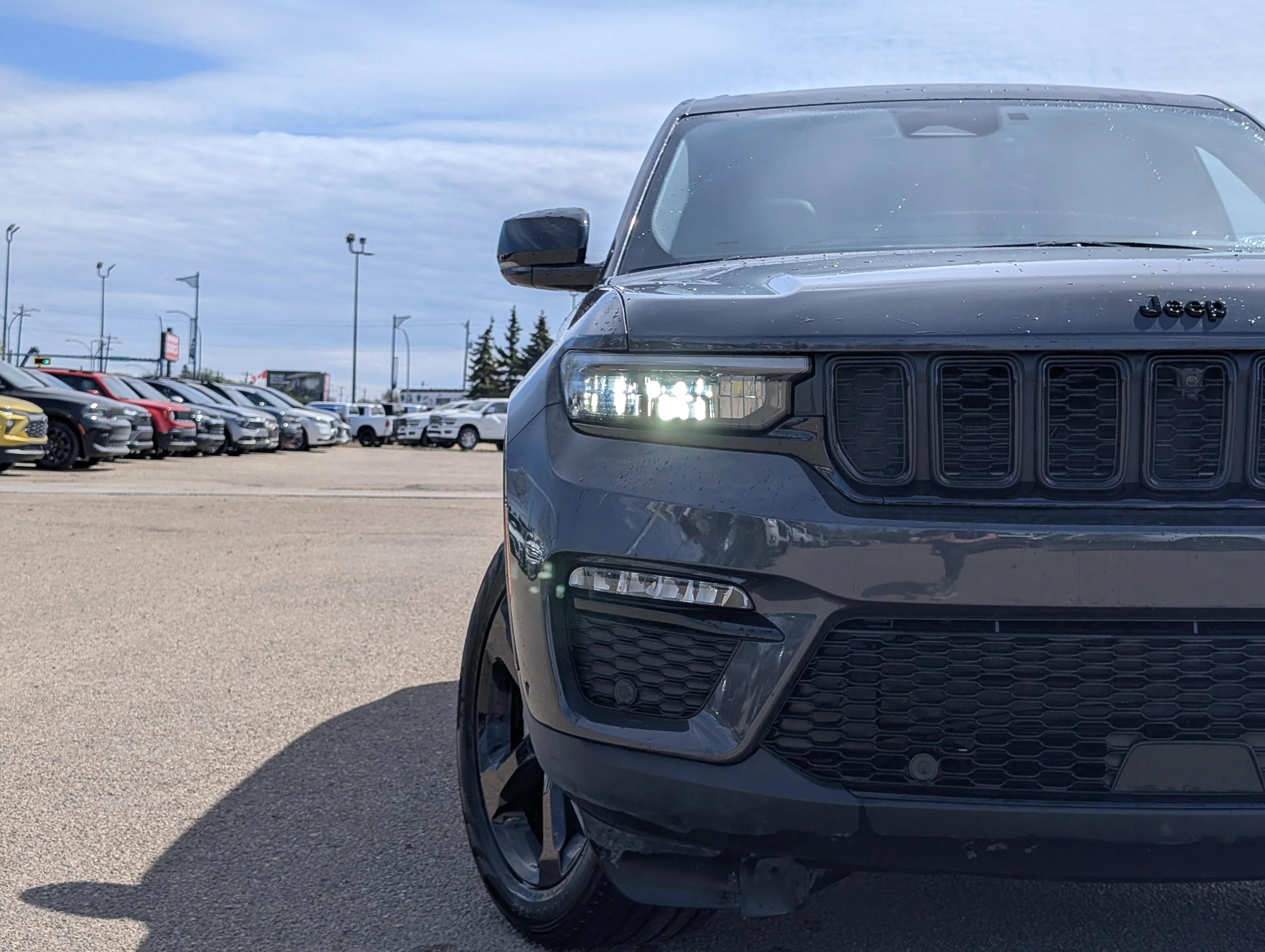Used 2025 Baltic Grey Metallic Jeep Limited image 11