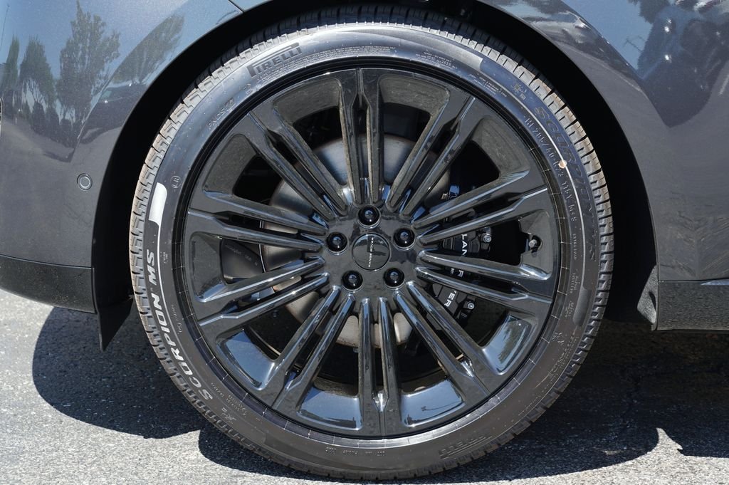 New 2026 Carpathian Grey Land Rover SE image 8