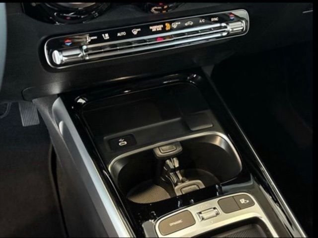 New 2026 Polar White Mercedes-Benz GLB 250 image 18