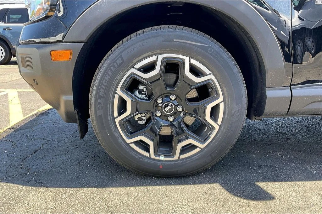 New 2025 Shadow Black Ford Outer Banks® image 8
