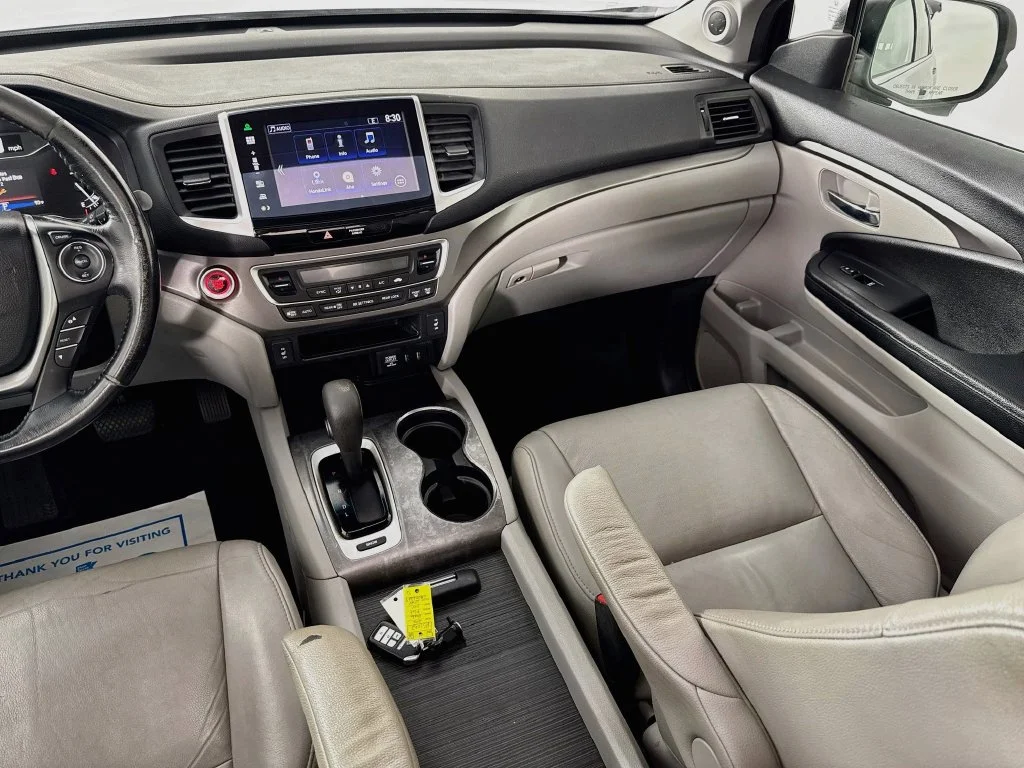Used 2016 Silver Honda EX-L image 29
