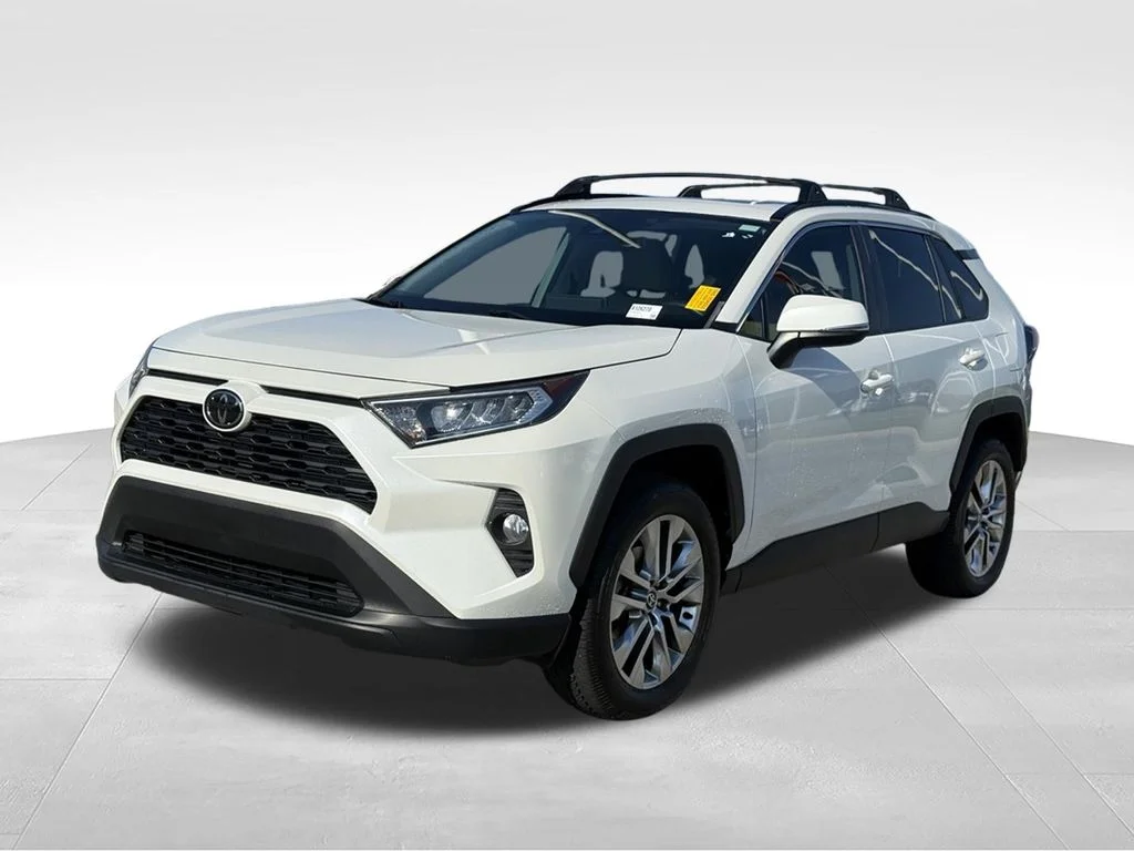 Used 2021 White Toyota XLE Premium image 1