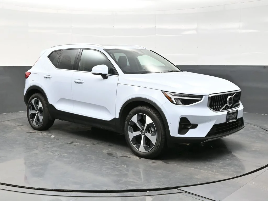 2025 Volvo XC40 B5 Plus Bright AWD's photo