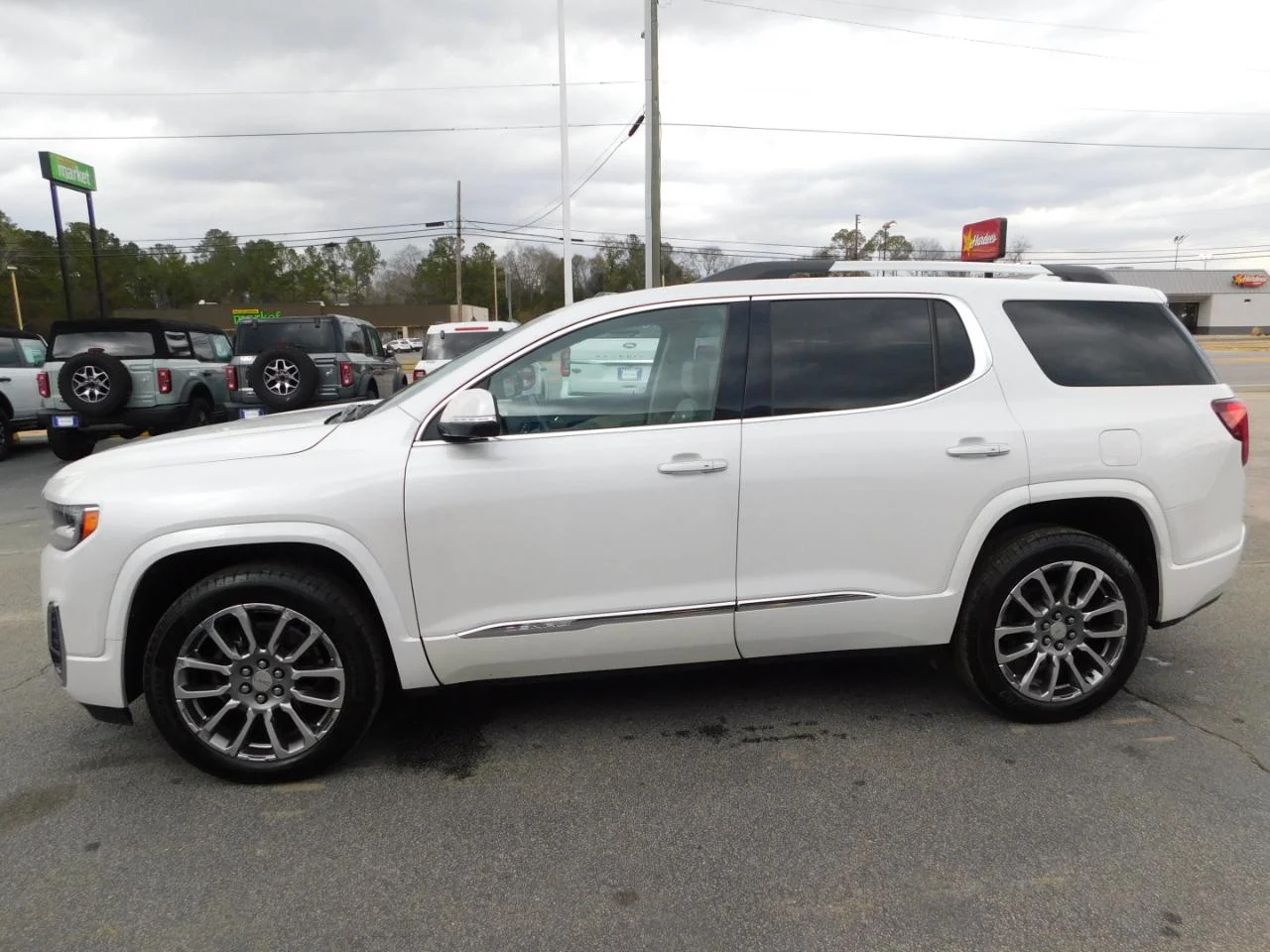 Used 2022 White GMC FWD 4DR DENALI image 5