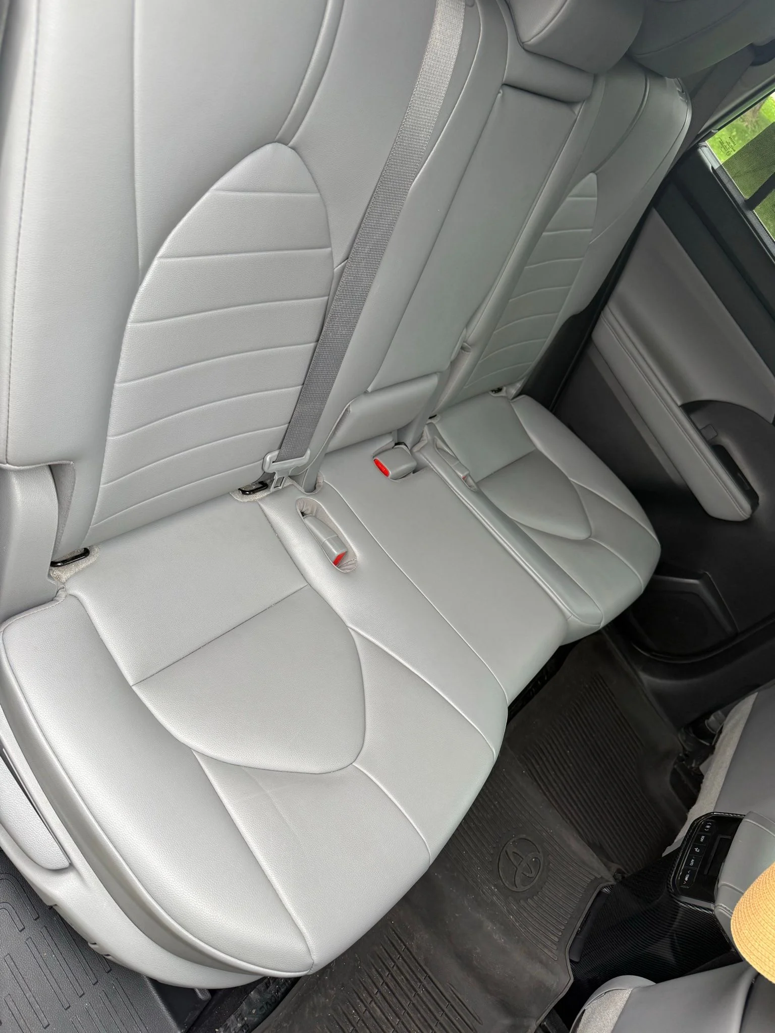 Used 2021 Silver Toyota XLE image 7