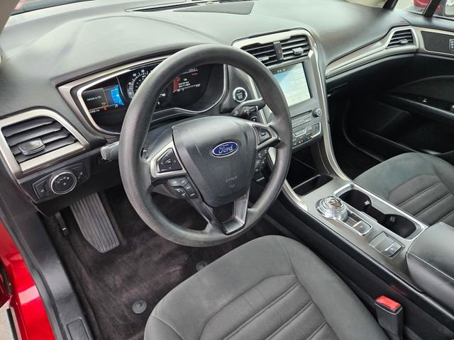 Used 2017 Red Ford SE image 10