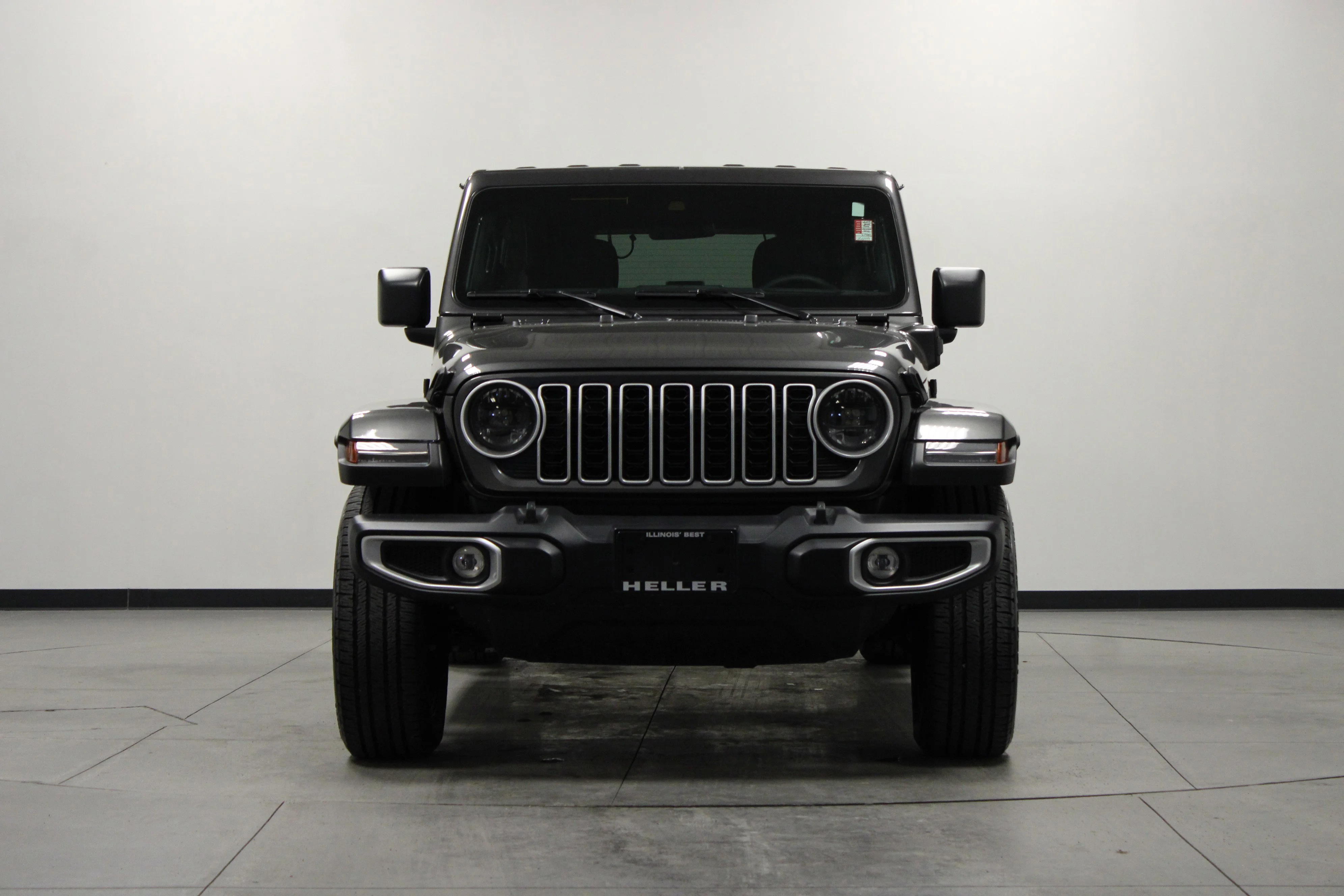 Used 2025 Granite Crystal Metallic Clearcoat Jeep Sahara image 9