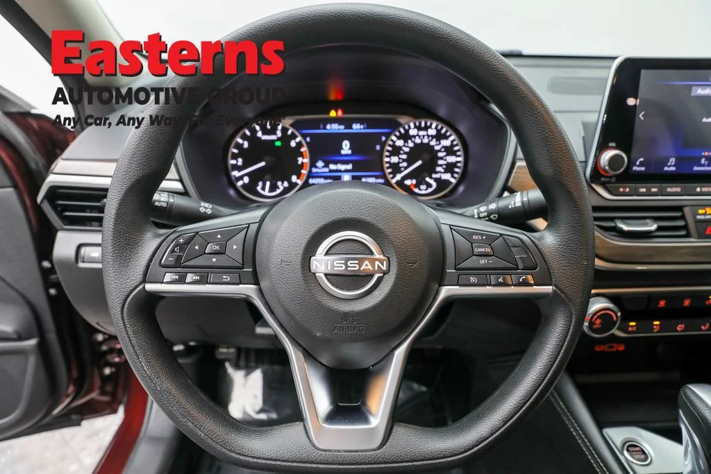 Used 2023 Red Nissan 2.5 SV image 10