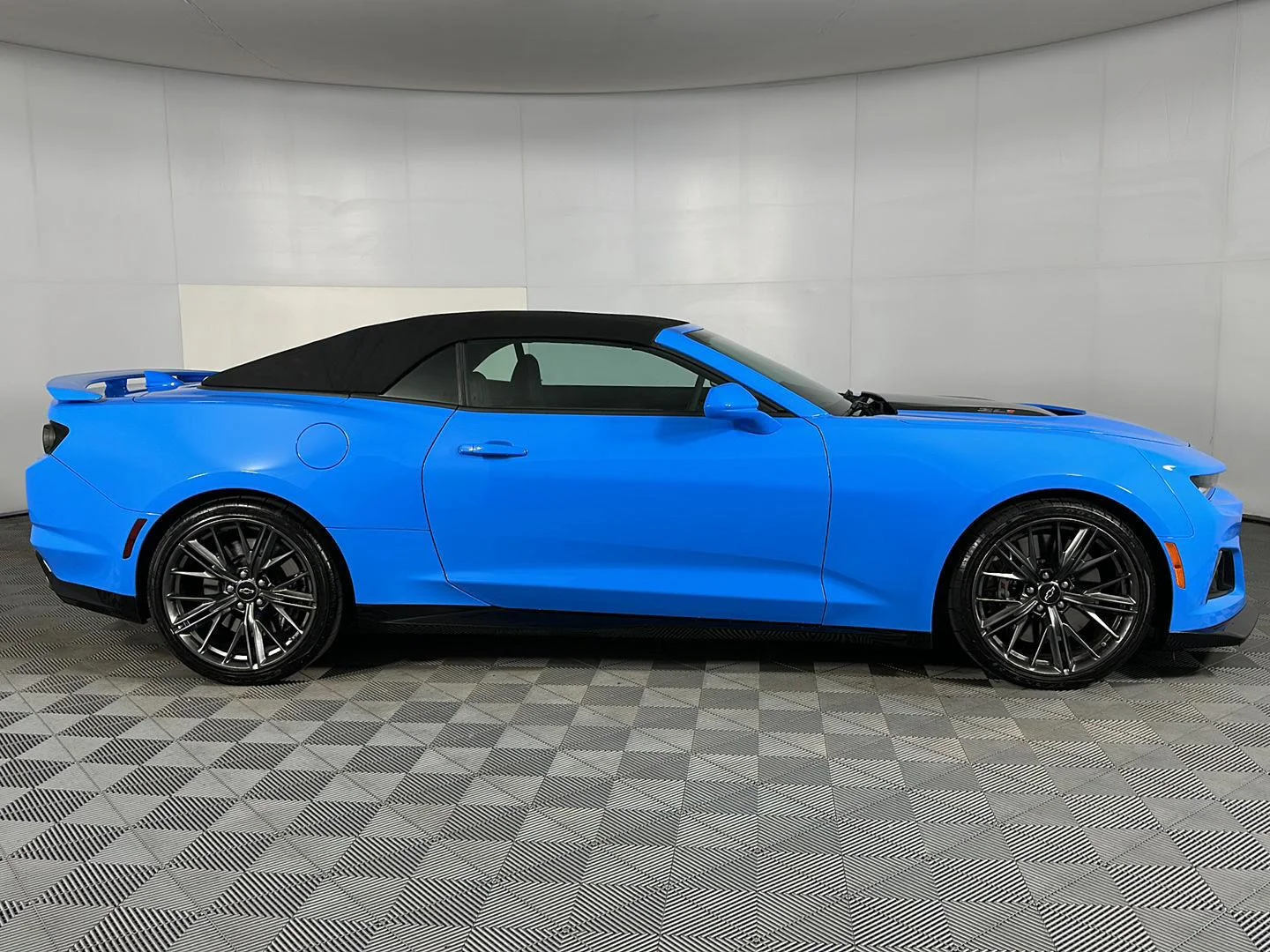 Used 2023 Rapid Blue Chevrolet ZL1 image 27