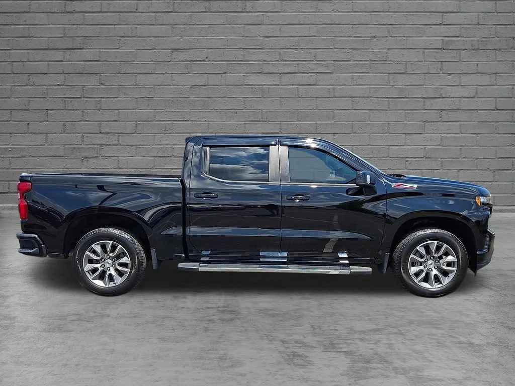Used 2020 BLACK Chevrolet RST image 13