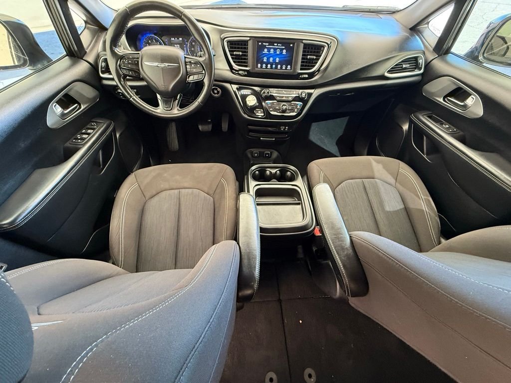 Used 2020 Brilliant Black Crystal Pearlcoat Chrysler Touring image 23