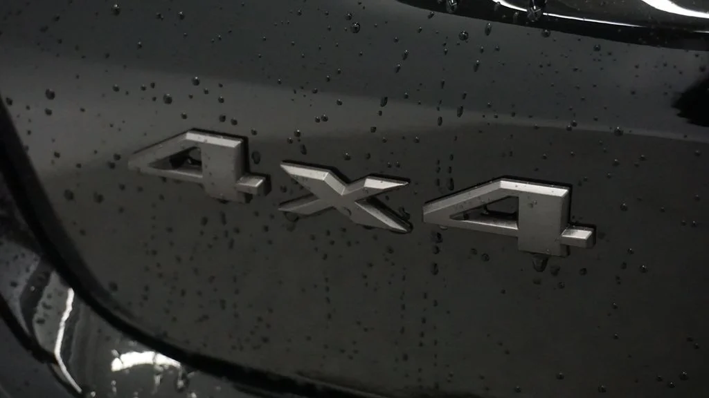New 2026 Diamond Black Crystal Pearlcoat Jeep Latitude image 21
