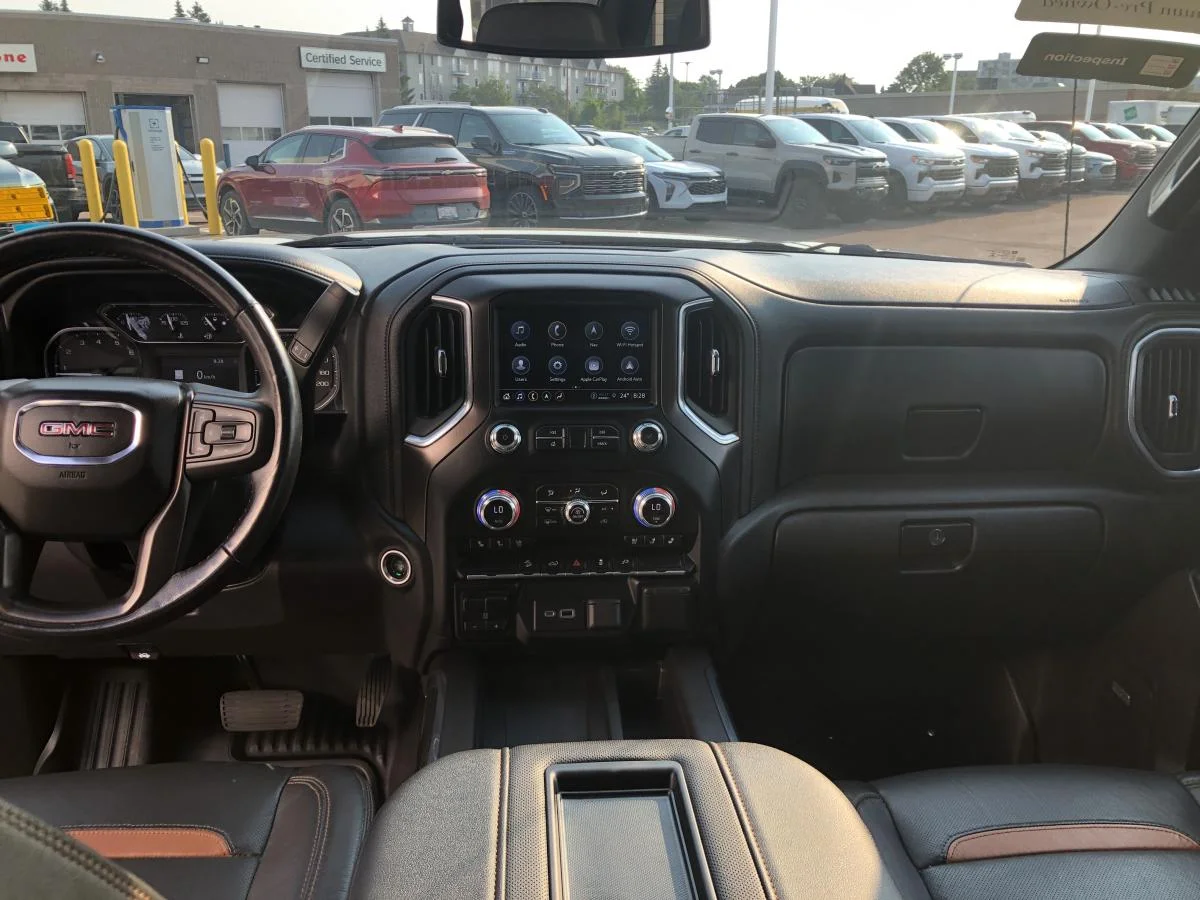 Used 2022 Black GMC 4WD Crew Cab 147" AT4 image 17