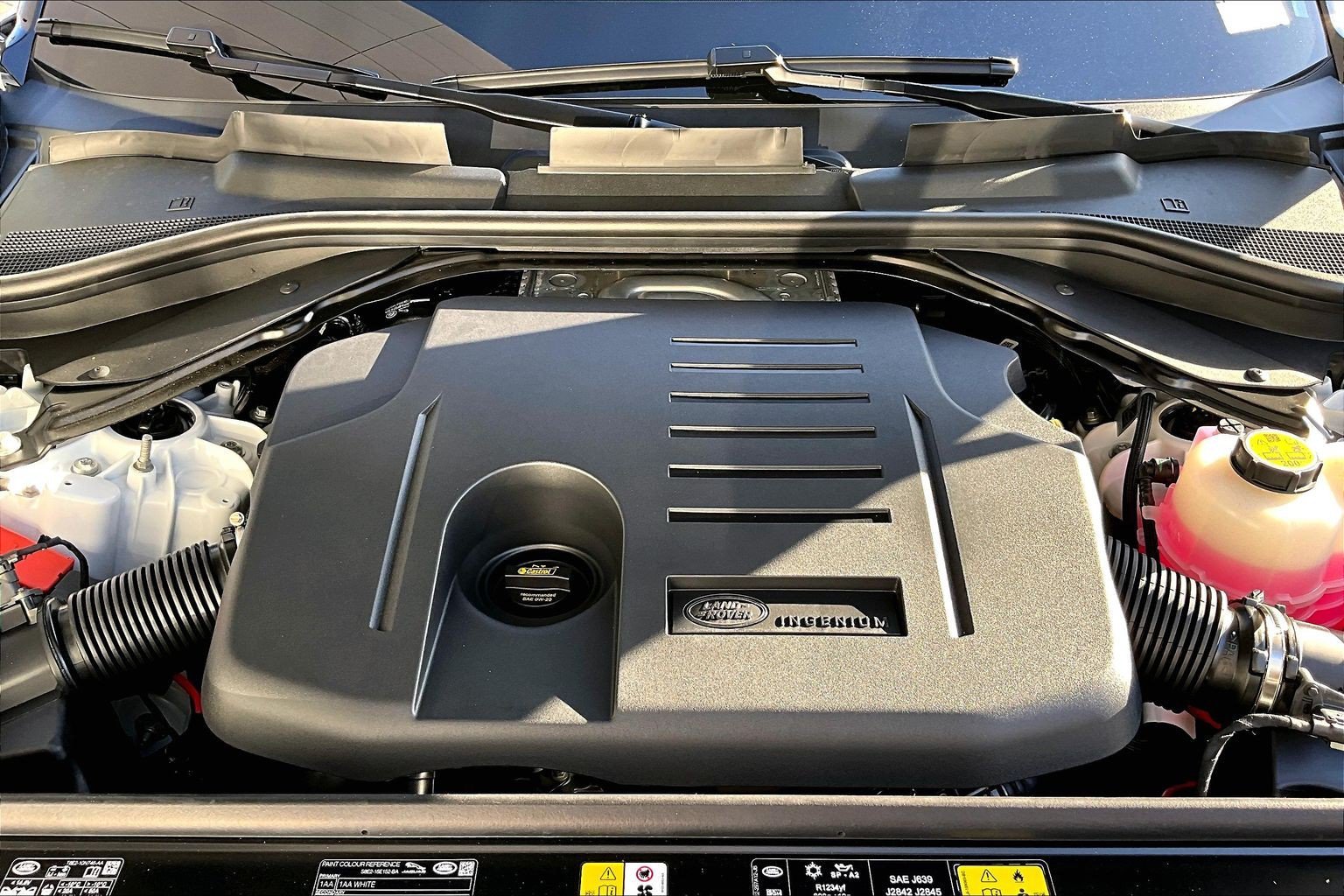 New 2027 Fuji White Land Rover SE image 11