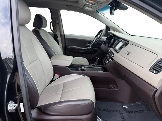 Used 2016 Black Kia SXL image 31