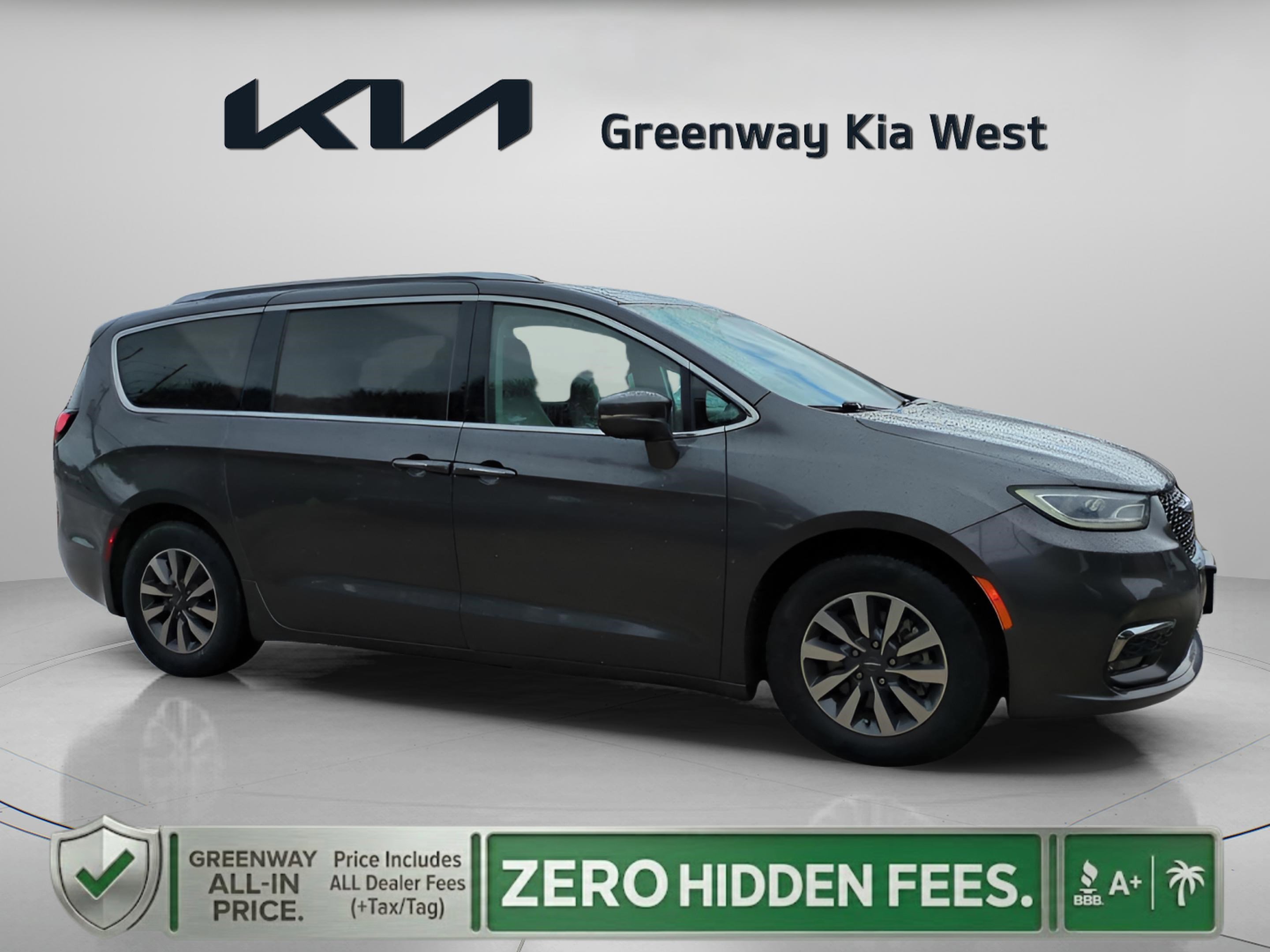2021 Chrysler Pacifica Touring L's photo