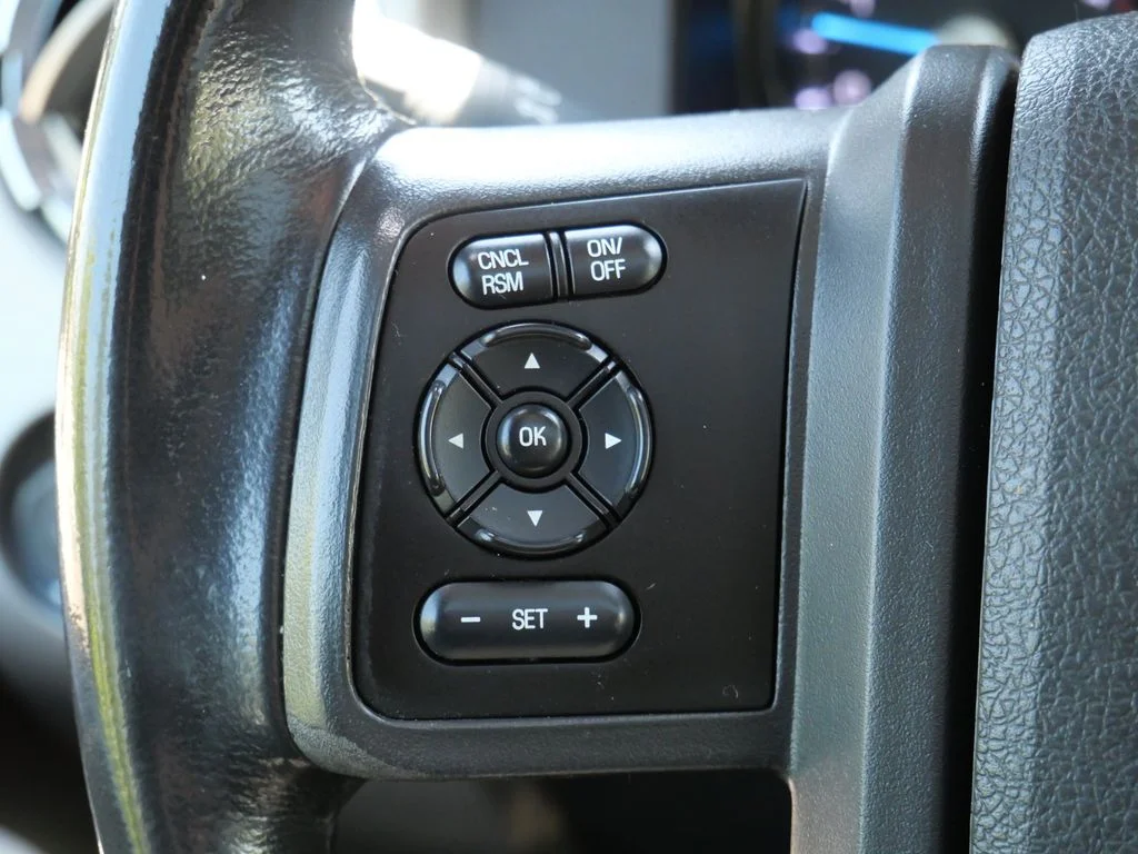 Used 2013 White Ford Lariat image 22