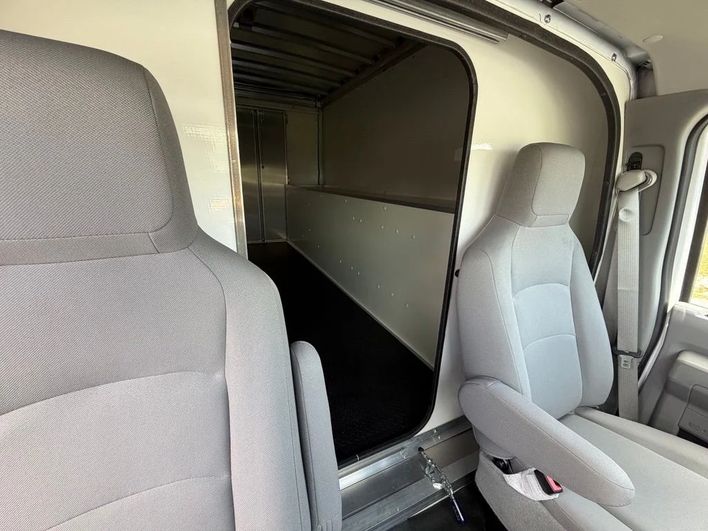 New 2026 Oxford White Ford E-350 SRW image 30