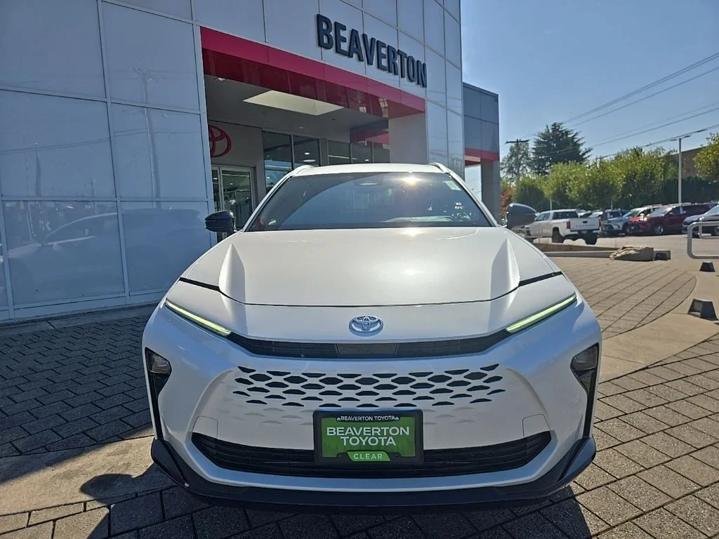 New 2026 Oxygen White Toyota XLE image 8