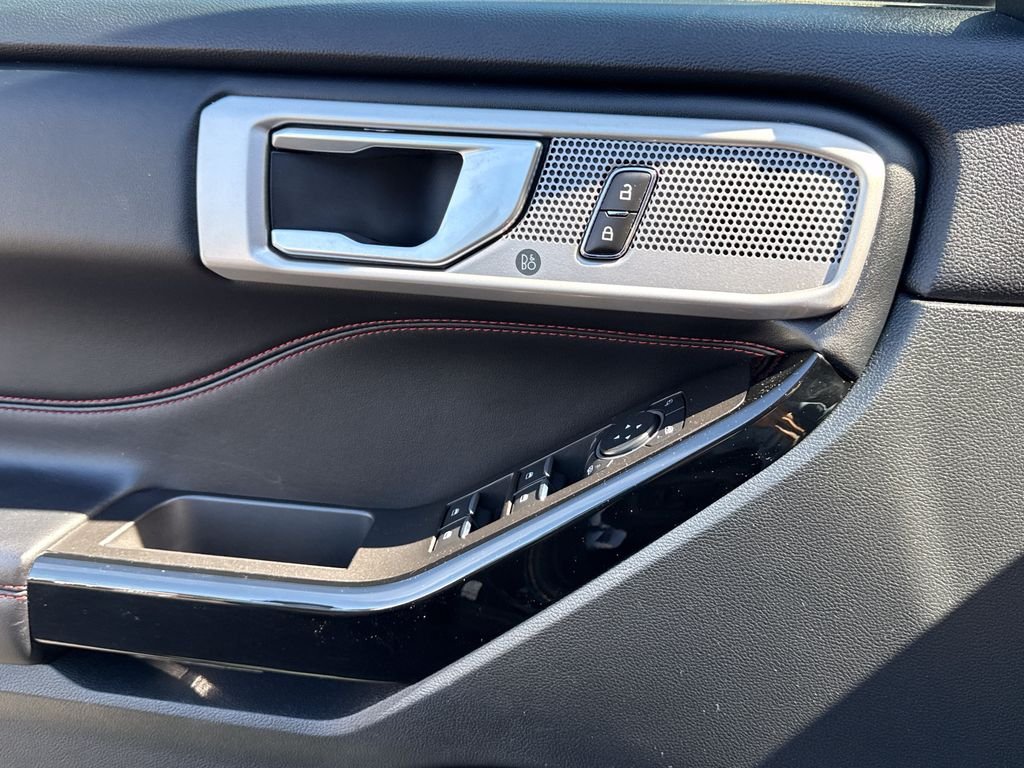 Used 2023 Black Metallic Ford ST-Line image 23