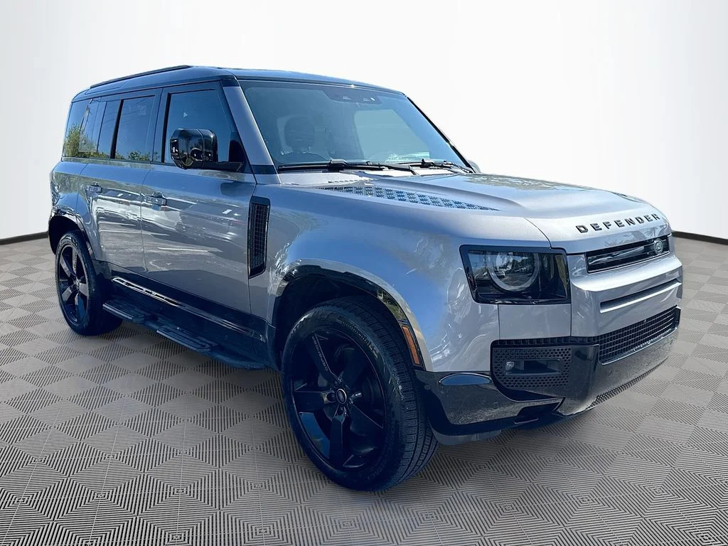 Used 2024  Land Rover X-Dynamic SE image 4