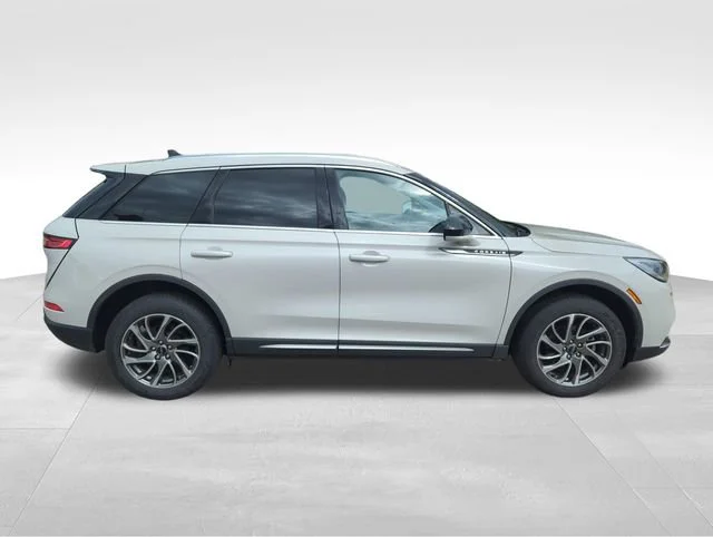 Used 2021 White Lincoln Standard image 8